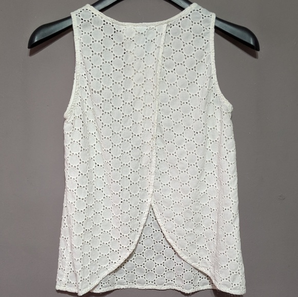White eyelet pattern open back tank - Picture 2 of 4